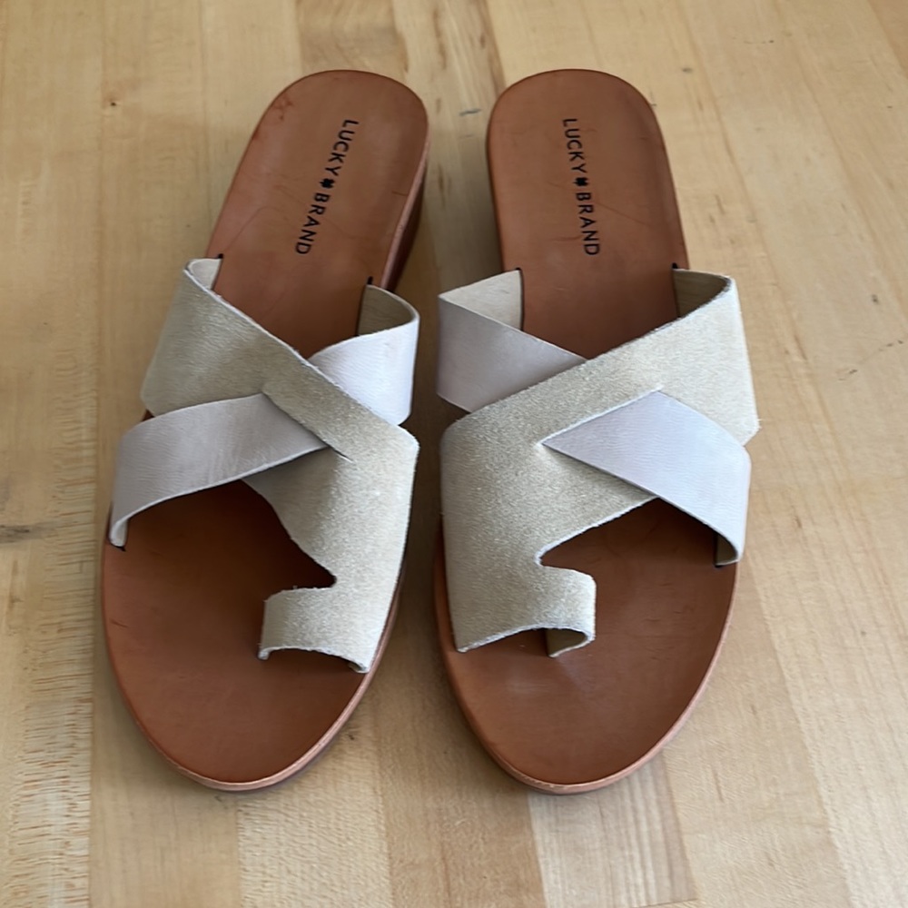 NWT Lucky Brand “Heliara” Wedge Sandals Tan Suede & Leather 11M NEW - Picture 2 of 8